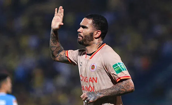 Jhon Cley chưa thể ra sân cùng CLB mới HA.GL vì chưa hoàn tất thủ tục pháp lý. 