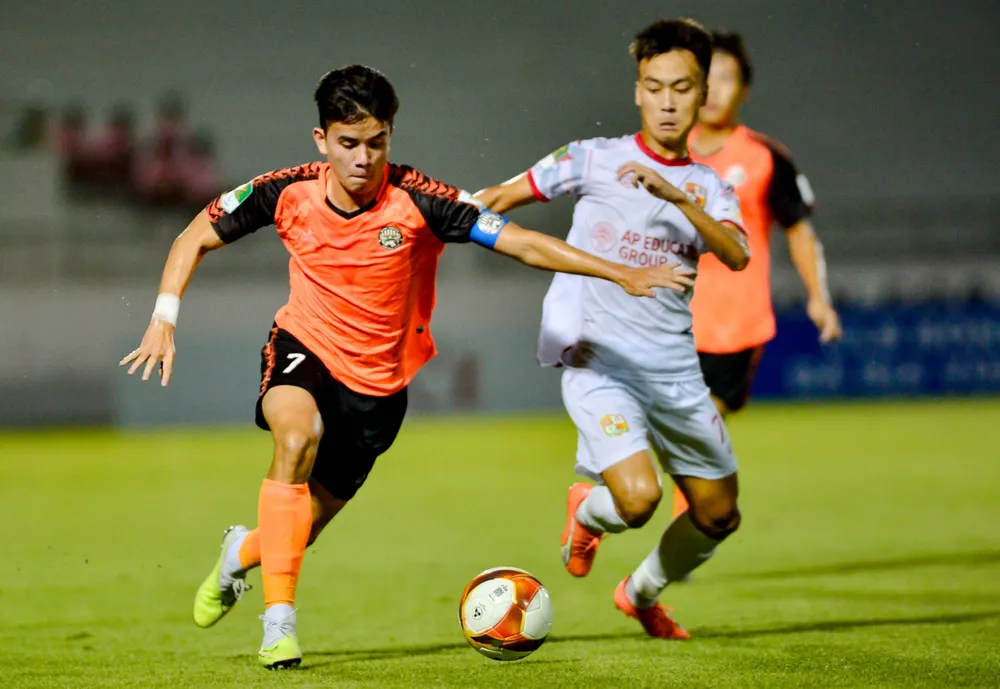 BR-VT (áo cam) giành chiến thắng đậm 4-0 trước đội khách Đồng Nai. ẢNH: DŨNG PHƯƠNG