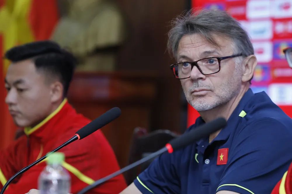 HLV Philippe Troussier của đội tuyển Việt Nam đánh giá cao Iraq. ẢNH: MINH HOÀNG 
