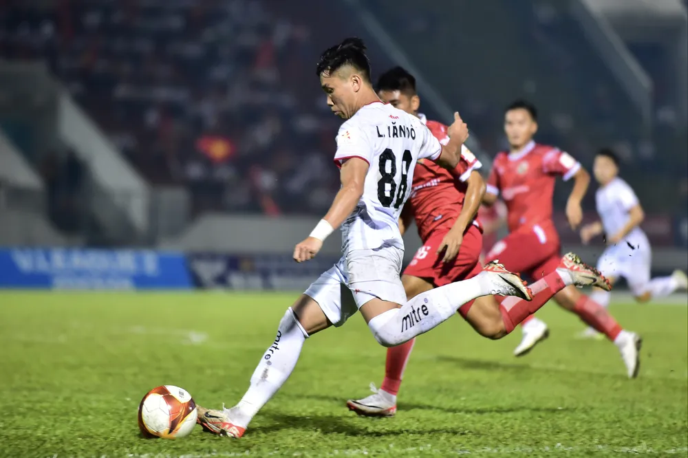 Lê Văn Đô cùng các cầu thủ PVF phải thắng Long An nếu muốn đua thăng hạng V-League