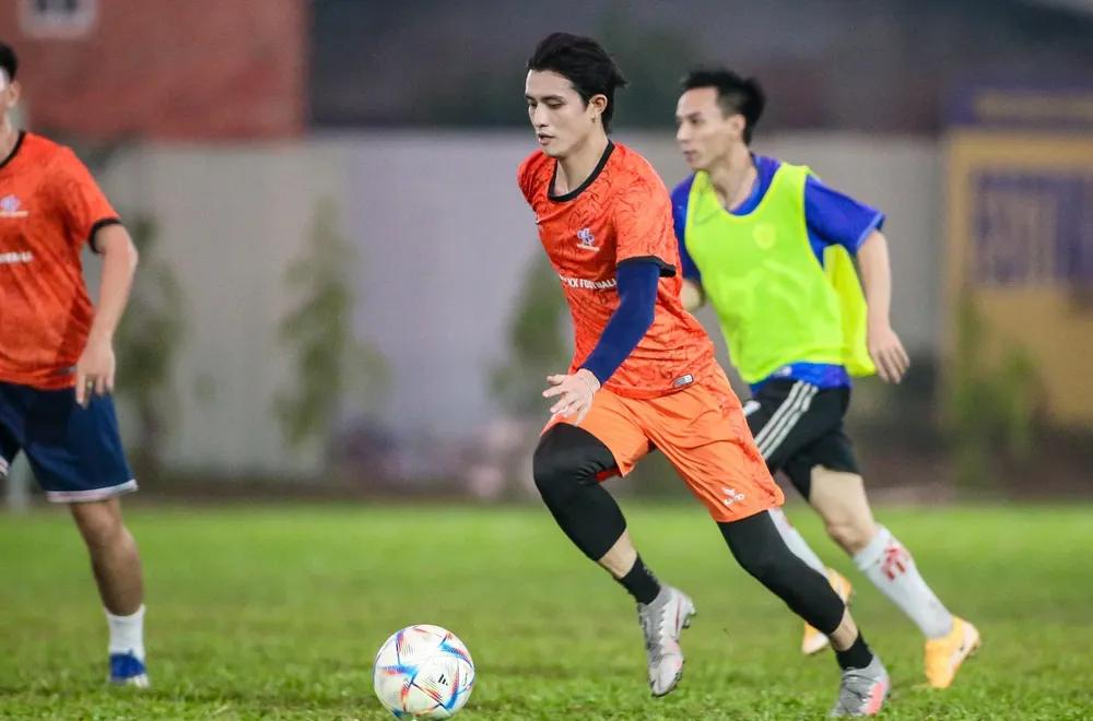 Bóng đá phong trào TPHCM hoạt động nhộn nhịp trở lại sau Tết Nguyên đán 2024. ẢNH: TÂM HÀ 