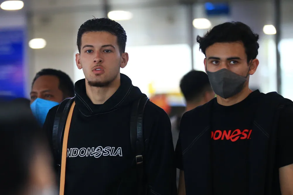 Các tuyển thủ Indonesia đã có mặt ở Hà Nội sau chuyến bay kéo dài hơn bốn tiếng. ẢNH: TÂM HÀ