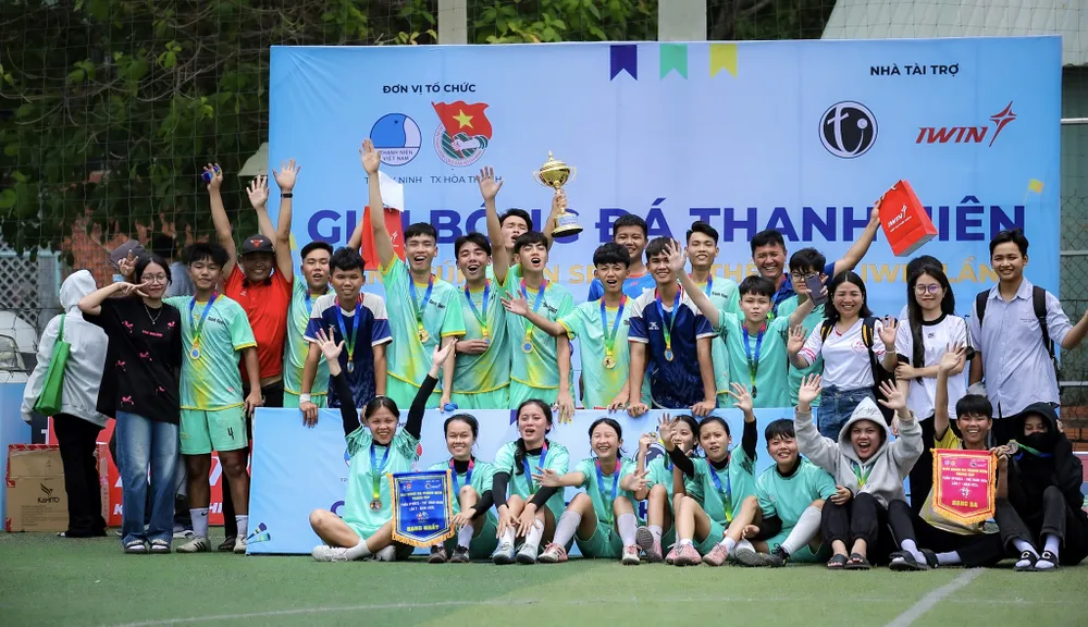 Bóng đá học đường ở Tây Ninh có thêm sân chơi đầy ý nghĩa. 
