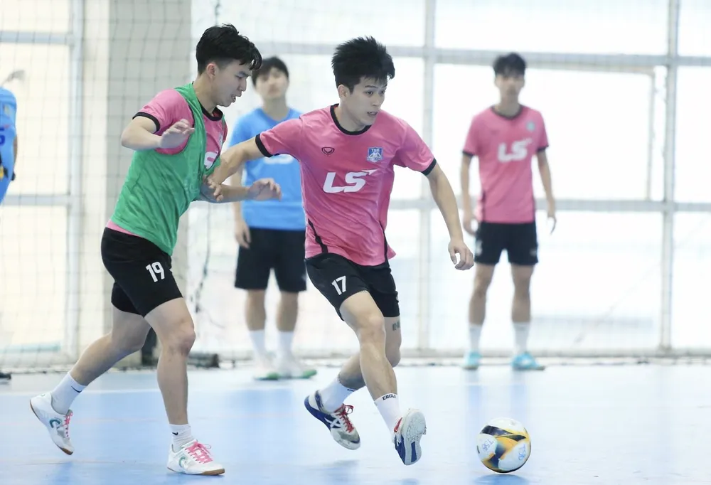 Thái Sơn Bắc vẫn duy trì nhịp sinh hoạt, tập luyện ở Liên đoàn Bóng đá Việt Nam. ẢNH: ANH TRẦN 