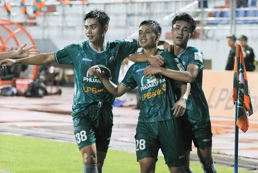 Niềm vui của các cầu thủ PĐ.Ninh Bình. ẢNH: CLB 