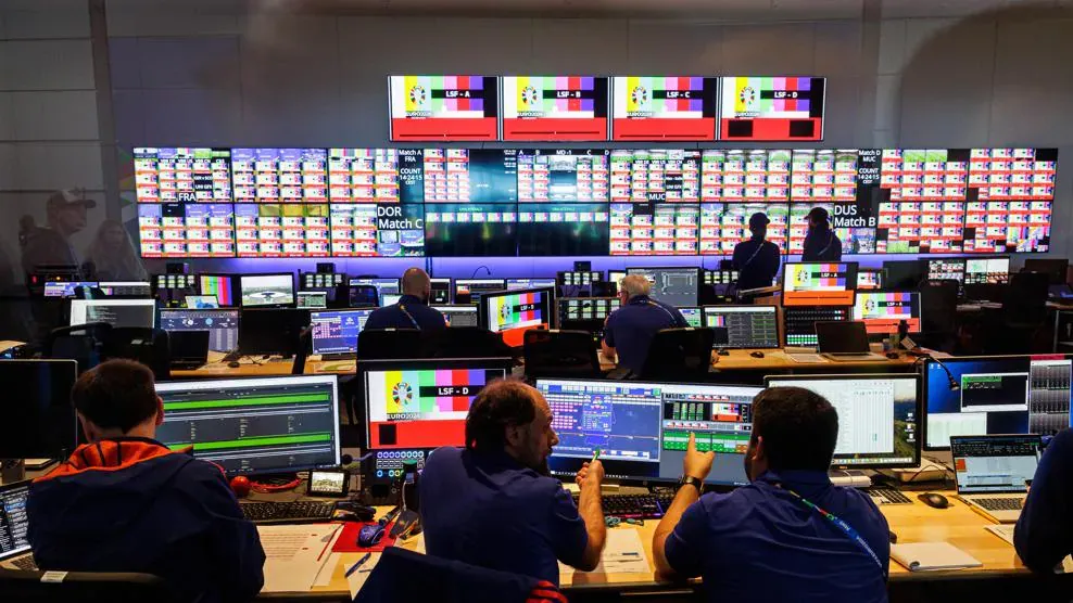 Bên trong trung tâm truyền hình quốc tế (IBC) của EURO 2024 rộng 20.000m vuông. ẢNH: GETTY