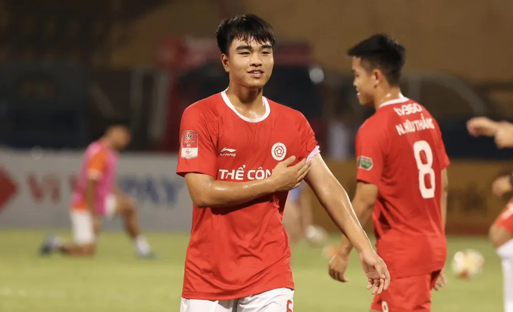 Đội trưởng Nguyễn Công Phương của U19 Việt Nam tham dự kỳ thi tốt nghiệp THPT năm 2024. 