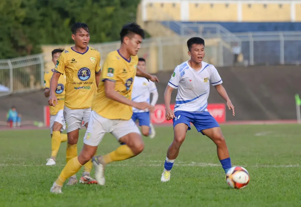 Trận đấu giữa Huế và Đồng Tháp được chọn làm lễ khai mạc chính thức Giải hạng Nhất quốc gia 2024-2025. ẢNH: KIM PHỤNG 