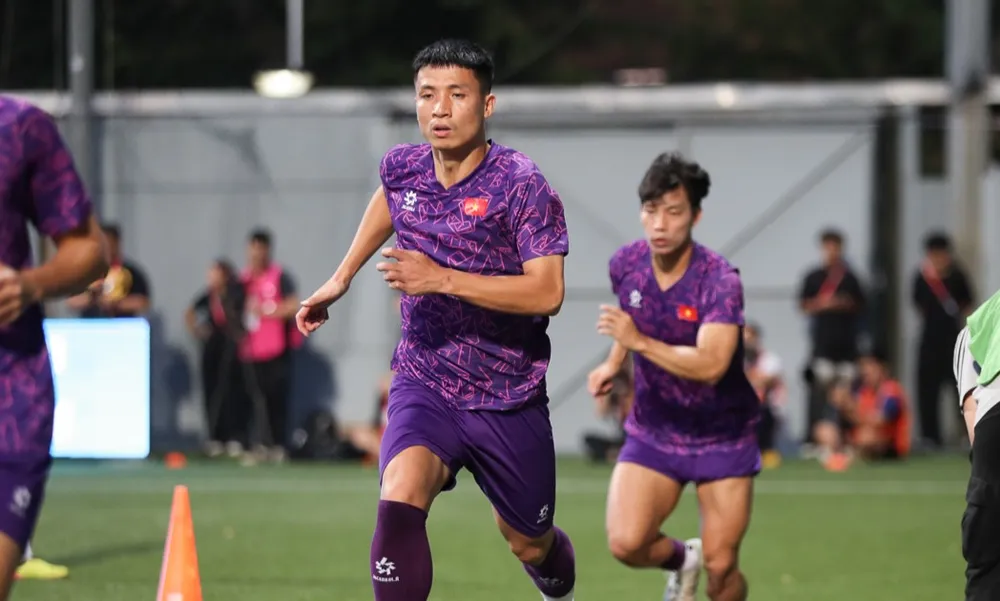 "Hòn đá tảng" Bùi Tiến Dũng của đội tuyển Việt Nam. ẢNH: ĐOÀN NHẬT 