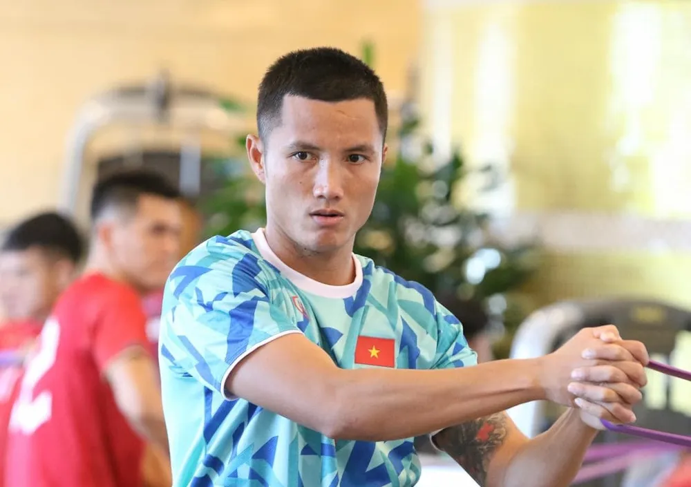 Thủ môn Nguyễn Đình Triệu lỡ hẹn 2 vòng đấu tiếp theo tại V-League 2024-2025. ẢNH: ĐOÀN NHẬT