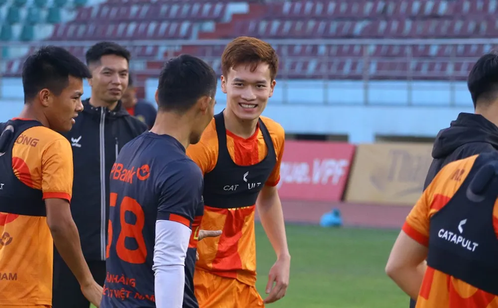 Hoàng Đức cùng các cầu thủ tại Ninh Bình hướng đến chiến thắng ở trận khai xuân Ất Tỵ 2025. 