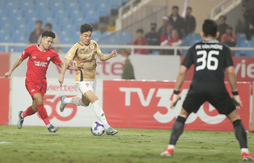 Viettel FC hừng hực khí thế khi gặp lại CAHN. 