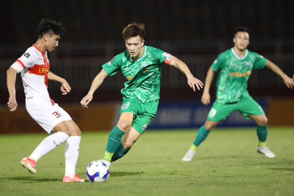 Ninh Bình của Hoàng Đức gần như vô địch Giải hạng Nhất quốc gia 2024-2025 trước vài vòng đấu. ẢNH: DŨNG PHƯƠNG 