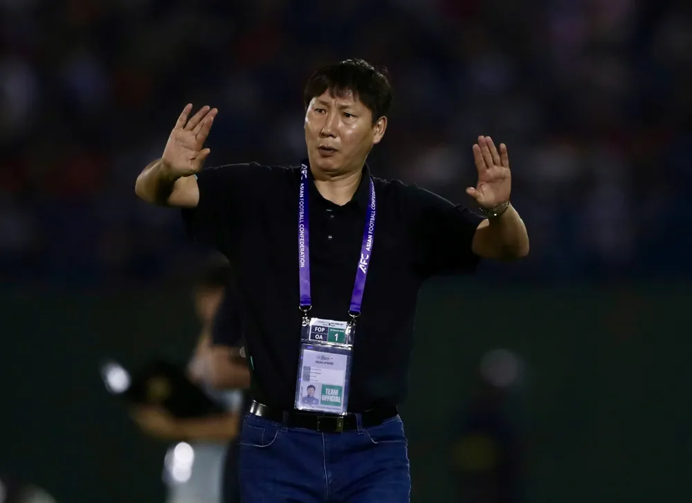 HLV Kim Sang-sik hài lòng về chiến thắng 5-0 của đội tuyển Việt Nam trước Lào tại trận ra quân vòng loại Asian Cup 2027. ẢNH: DŨNG PHƯƠNG 