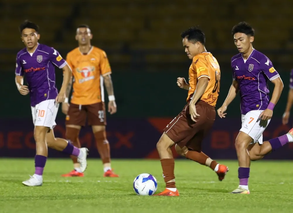 Trận đấu giữa HAGL và Bình Dương được dời từ ngày 5 sang 6-4. 