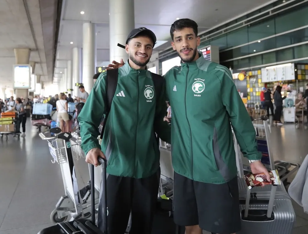 Các tuyển thủ futsal Saudi Arabia có mặt tại TPHCM vào chiều 4-4. 