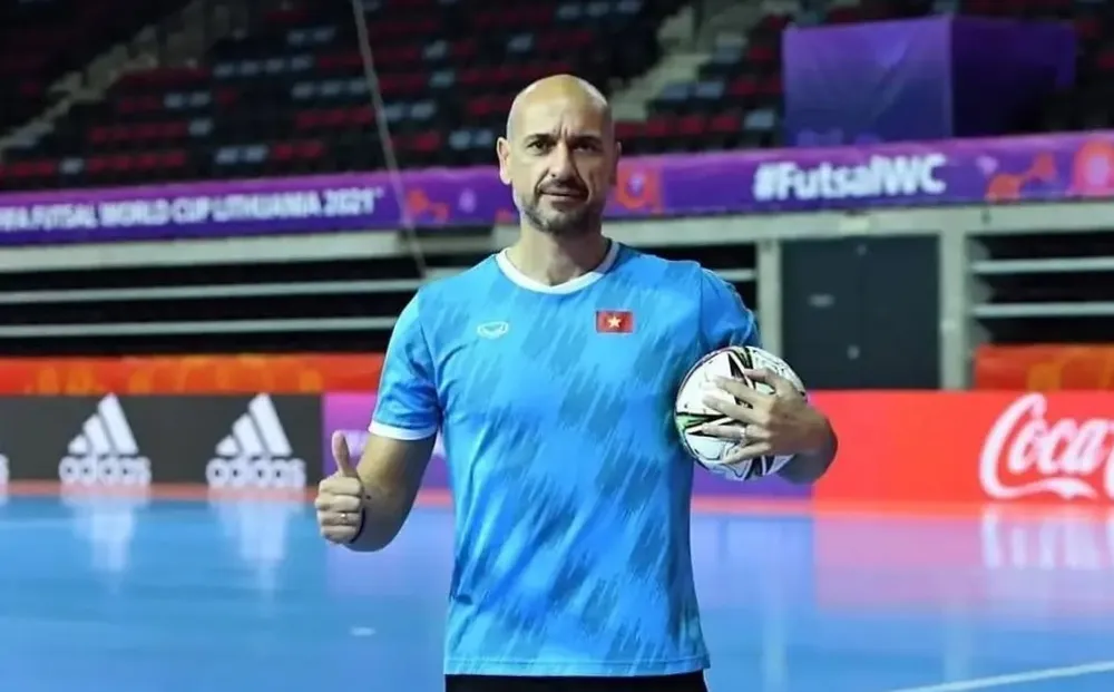 HLV thủ môn Antonio Garcia chia tay futsal Việt Nam sau 8 năm gắn bó. 