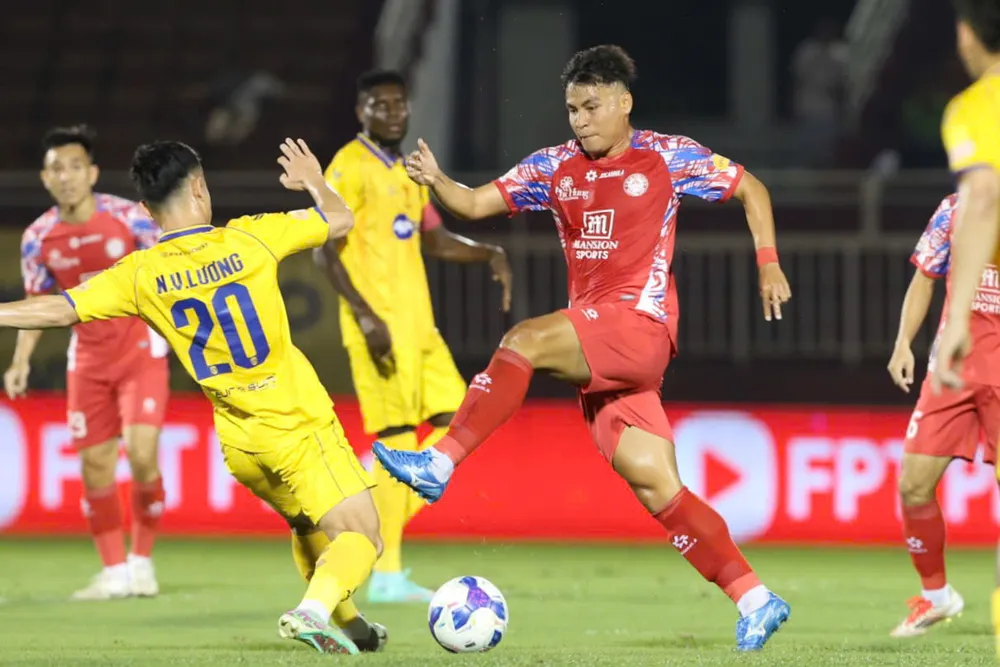CLB TPHCM và SLNA tiếp tục cầm hòa nhau tại V-League 2024-2025. ẢNH: DŨNG PHƯƠNG 