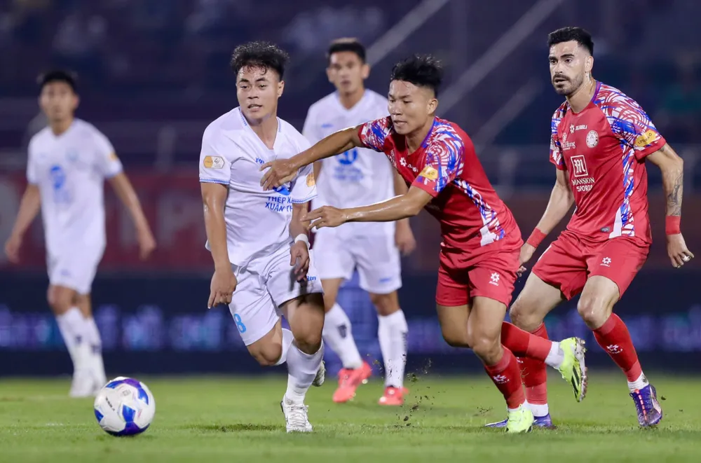 CLB TPHCM dự báo có chuyến làm khách đầy khó khăn tại Nam Định. 