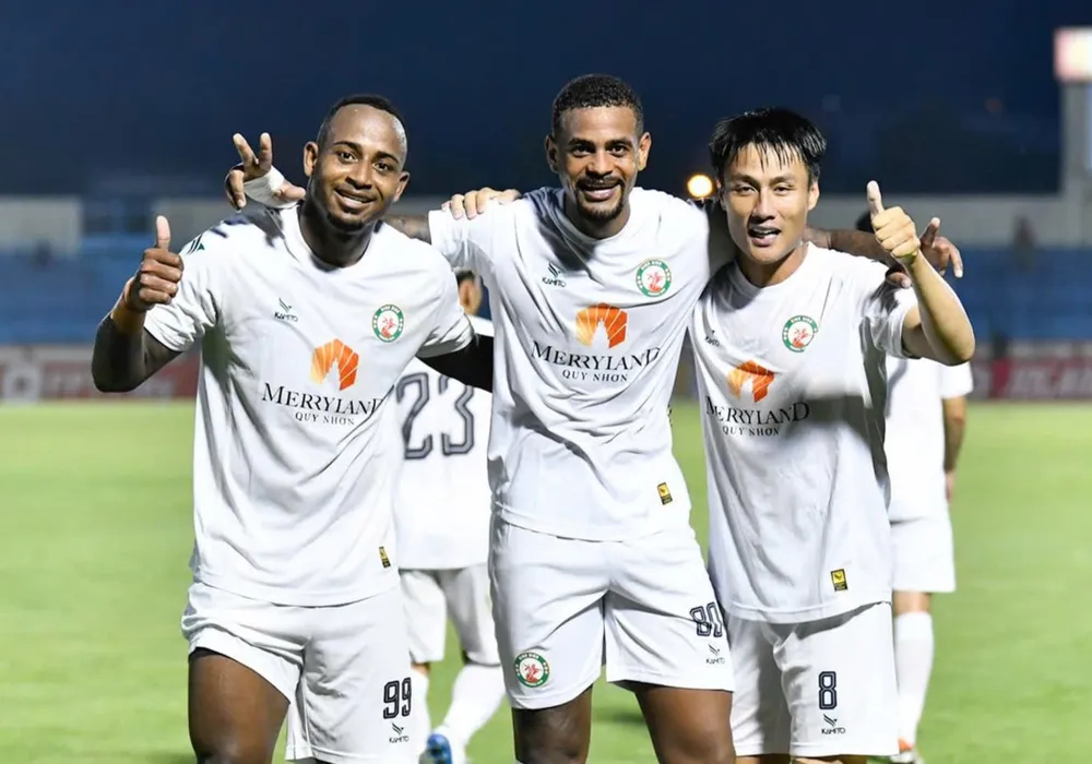 Niềm vui chiến thắng của các cầu thủ Bình Định.