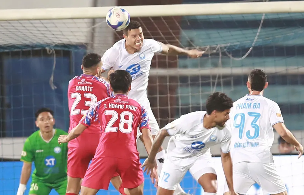 Nam Định chia điểm với CLB TPHCM. 