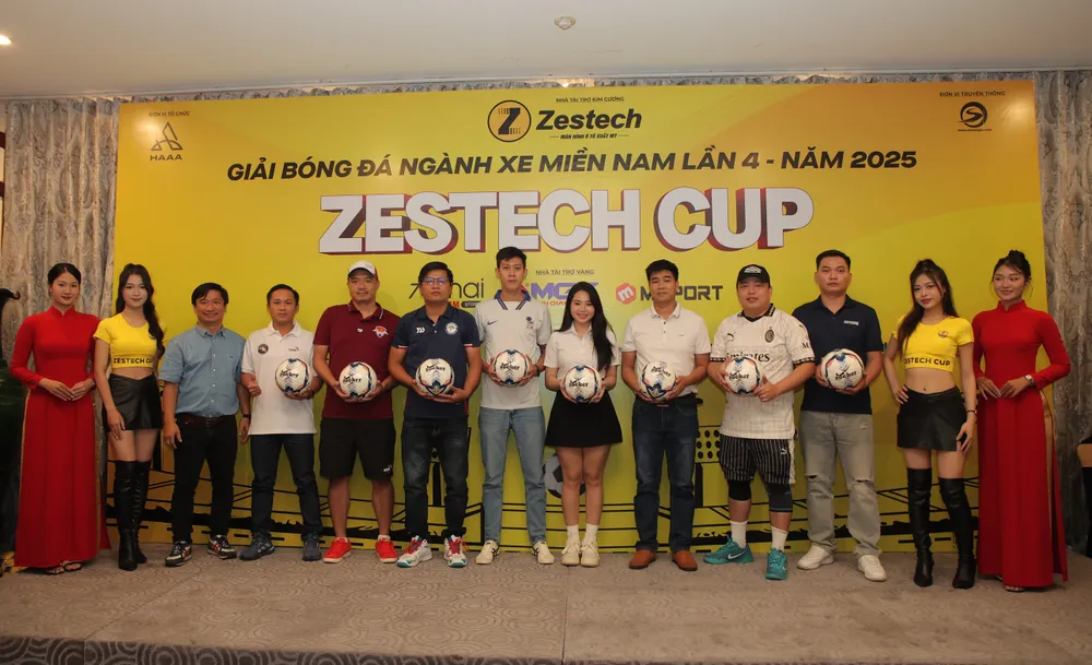 Giải bóng đá ngành xe miền Nam năm 2025 quy tụ 16 CLB tham dự. ẢNH: TÂM HÀ 