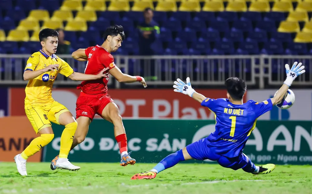 Ngoại binh Pedro Henrique đang có hiệu suất ghi bàn cao tại Viettel FC. ẢNH: VPF 