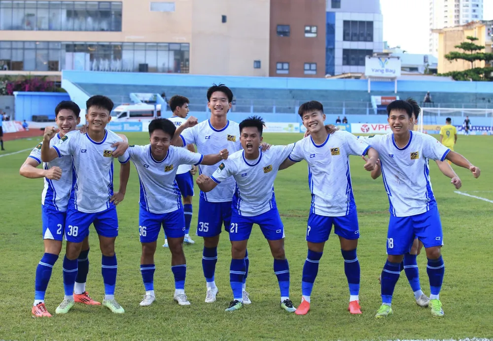 Niềm vui chiến thắng của Huế tại Khánh Hòa. ẢNH: DŨNG PHƯƠNG