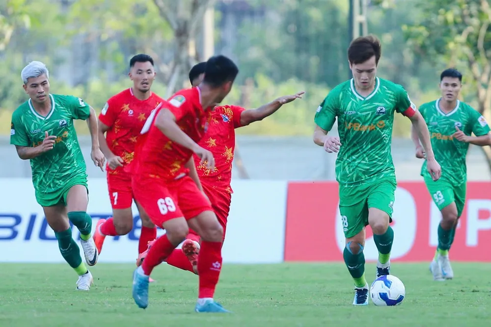 Tiền đạo Thanh Bình (bên trái, ngoài cùng) sẽ chia lửa tấn công cùng Hoàng Đức. ẢNH: VPF 