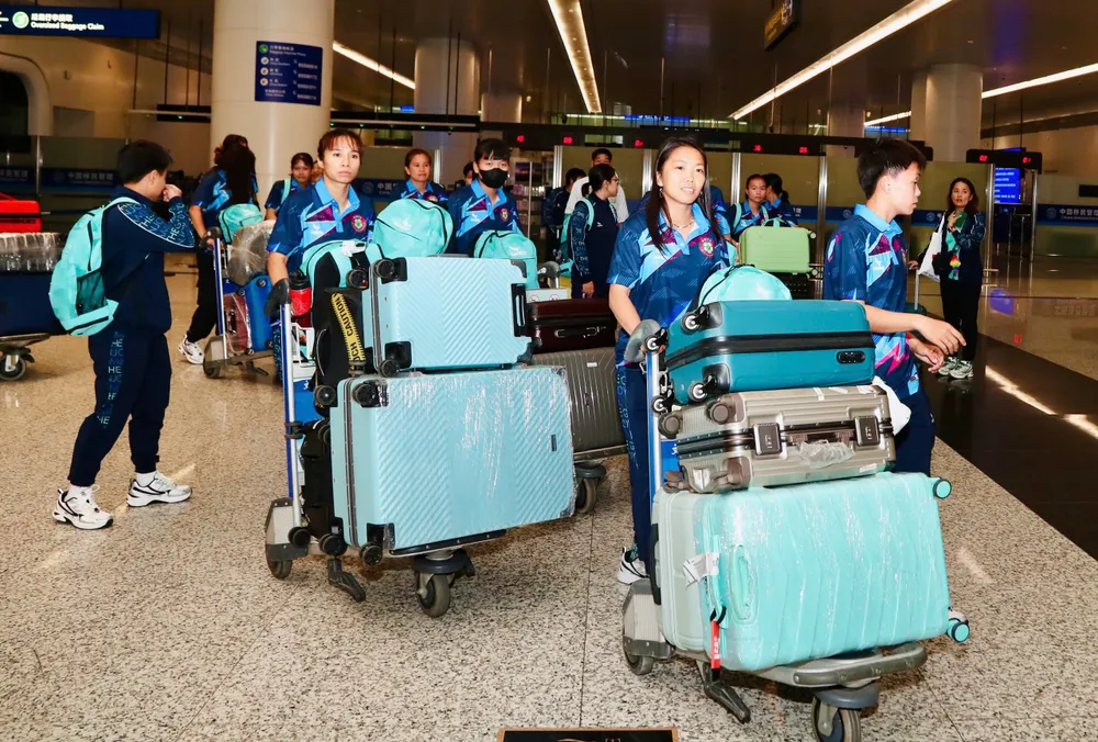 Huỳnh Như cùng đồng đội đặt chân đến Vũ Hán (Trung Quốc). ẢNH: ANH TRẦN