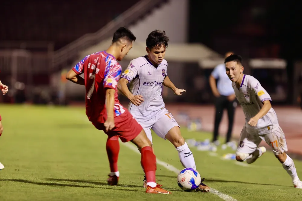 Bình Dương gần như hoàn thành việc trụ hạng. ẢNH: DŨNG PHƯƠNG