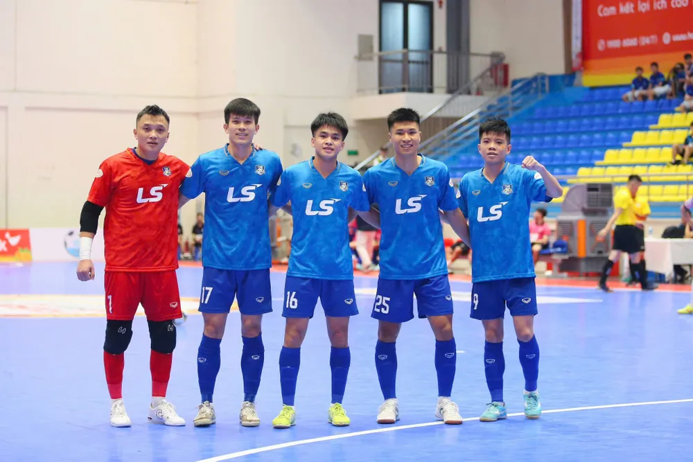 Niềm vui chiến thắng của các cầu thủ Thái Sơn Bắc. ẢNH: ANH TRẦN