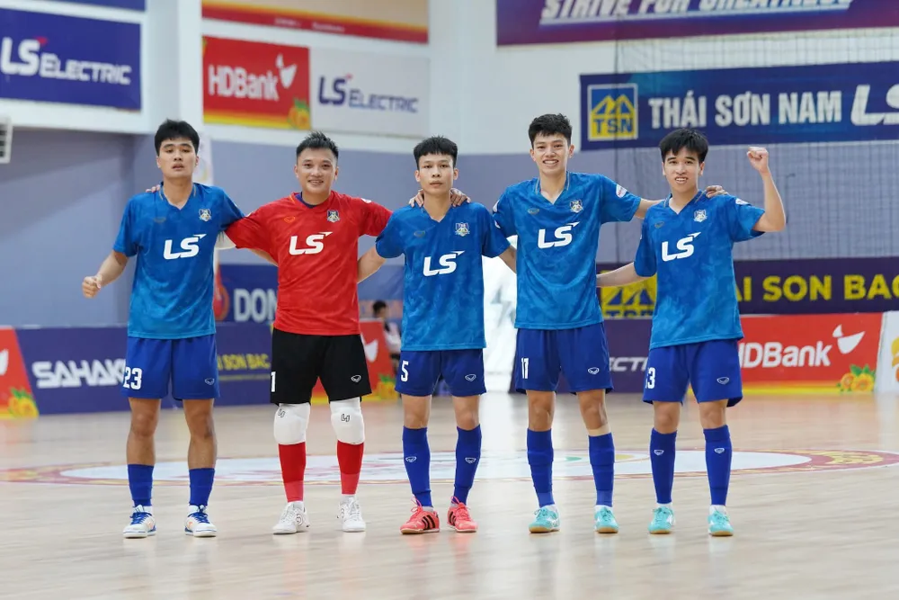 Niềm vui chiến thắng của các cầu thủ Thái Sơn Bắc. ẢNH: ANH TRẦN 