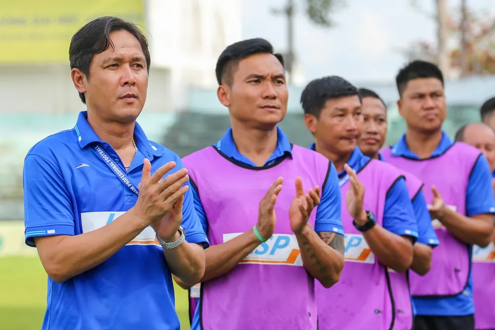 HLV Nguyễn Minh Phương chia tay đội hạng Nhất Bà Rịa - Vũng Tàu sau bốn năm gắn bó. 