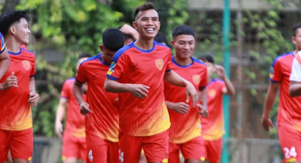 Đội tuyển bóng đá 7 người Việt Nam đá giải quốc tế tại TPHCM. ẢNH: TÂM HÀ