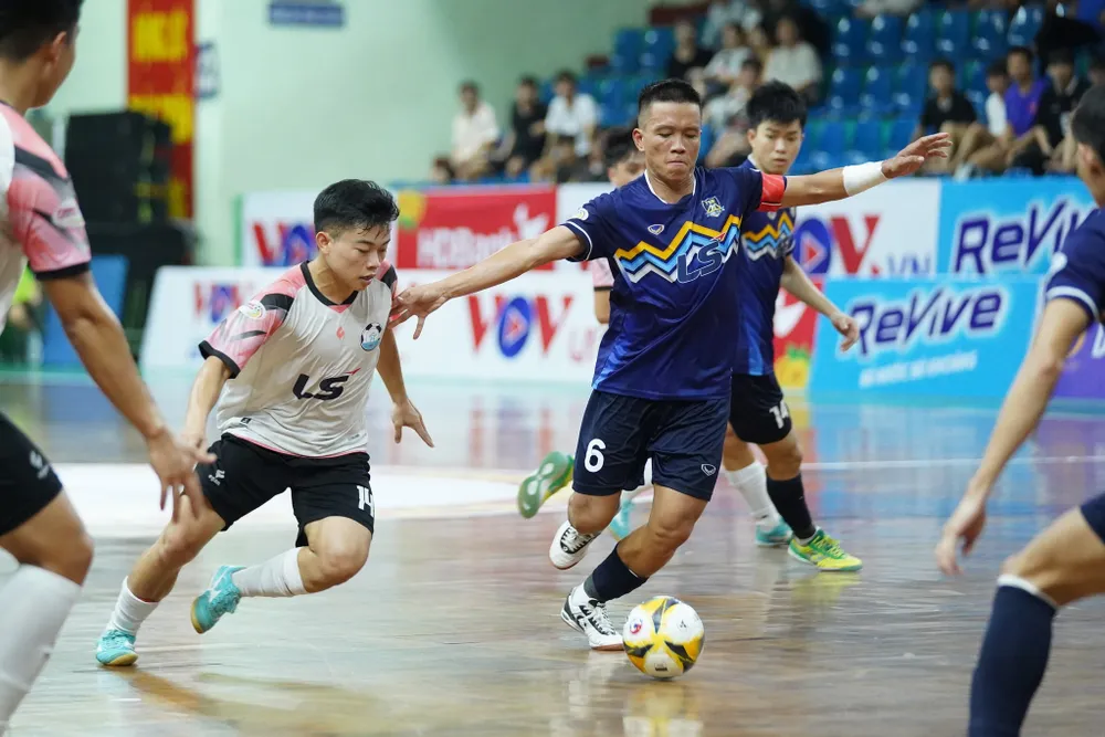 Phạm Đức Hòa cùng đồng đội tại Thái Sơn Nam TPHCM bế tắc trước Hà Nội. ẢNH: DŨNG PHƯƠNG 