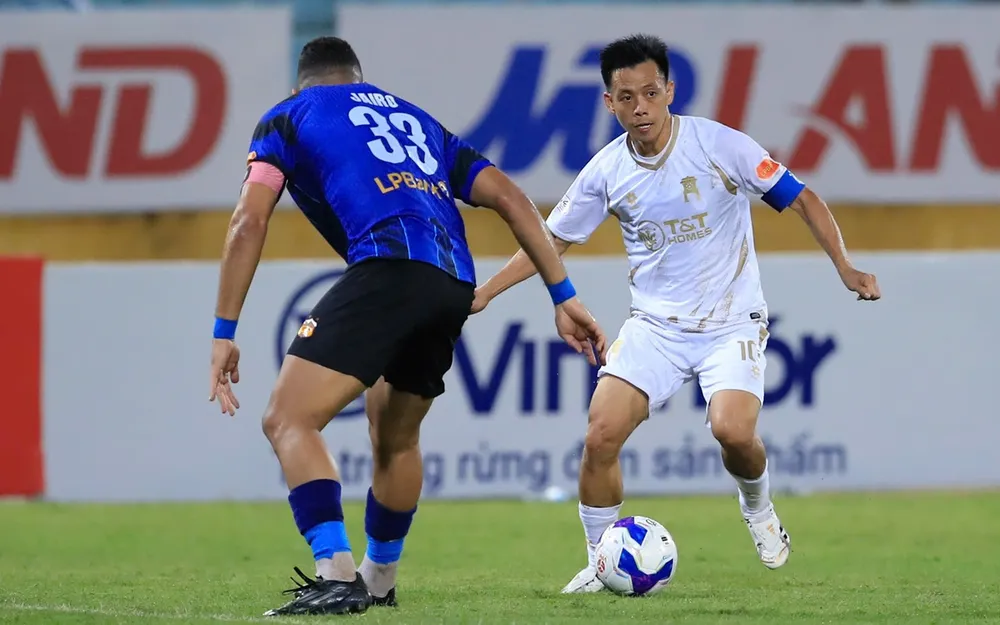 Văn Quyết cùng đồng đội tại Hà Nội FC khởi đầu chậm tại V-League 2025-2026. ẢNH: ANH TRẦN 