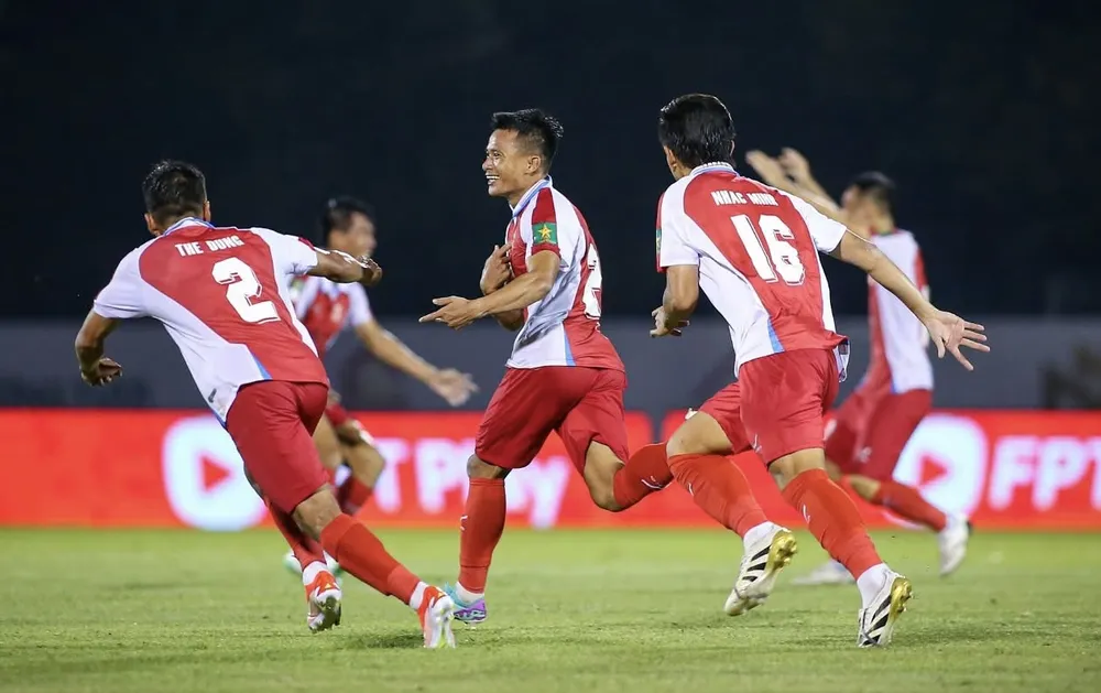 Niềm vui của các cầu thủ CLB TPHCM. ẢNH: CAO TOÀN