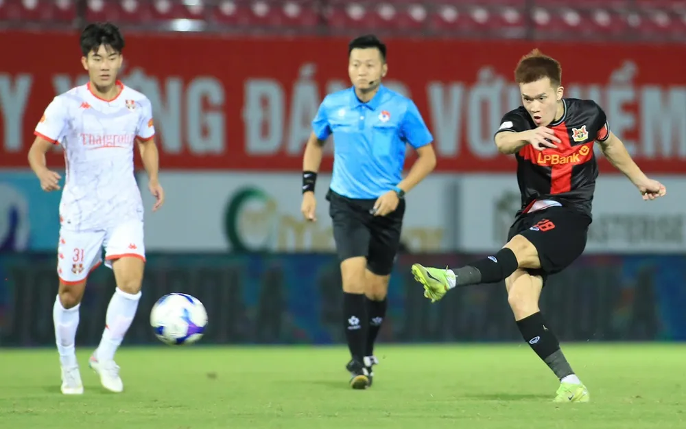 Ninh Bình đứt mạch toàn thắng từ đầu V-League dù Hoàng Đức vẫn ghi bàn. ẢNH: MINH HOÀNG 