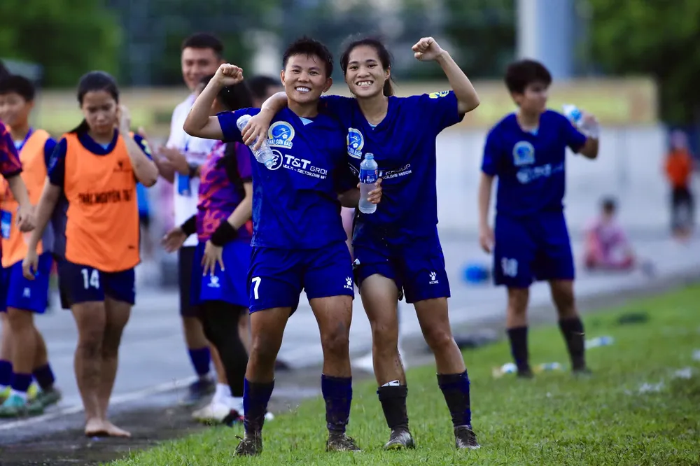 Niềm vui của Bích Thùy khi mang chiến thắng về cho Thái Nguyên T&T. ẢNH: TÂM HÀ