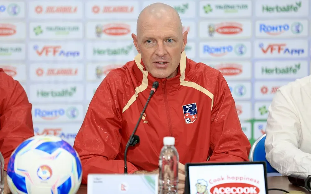 HLV Matt Ross dành sự tôn trọng tuyệt đối đến đội tuyển Việt Nam. ẢNH: DŨNG PHƯƠNG 