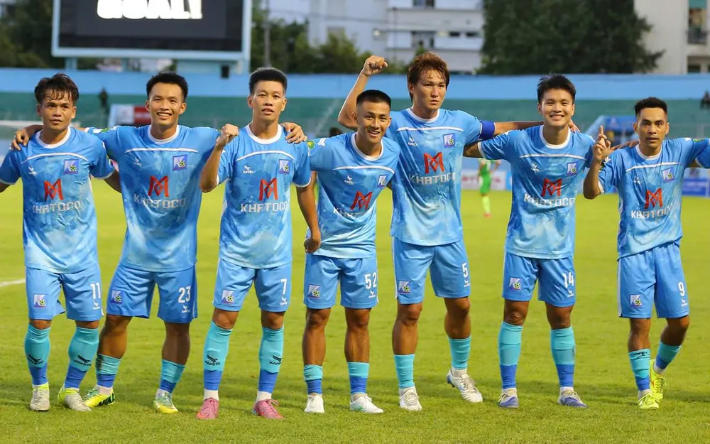 Các cầu thủ Khánh Hòa khởi đầu mùa giải 2025-2026 đầy thăng hoa. ẢNH: ANH TRẦN 