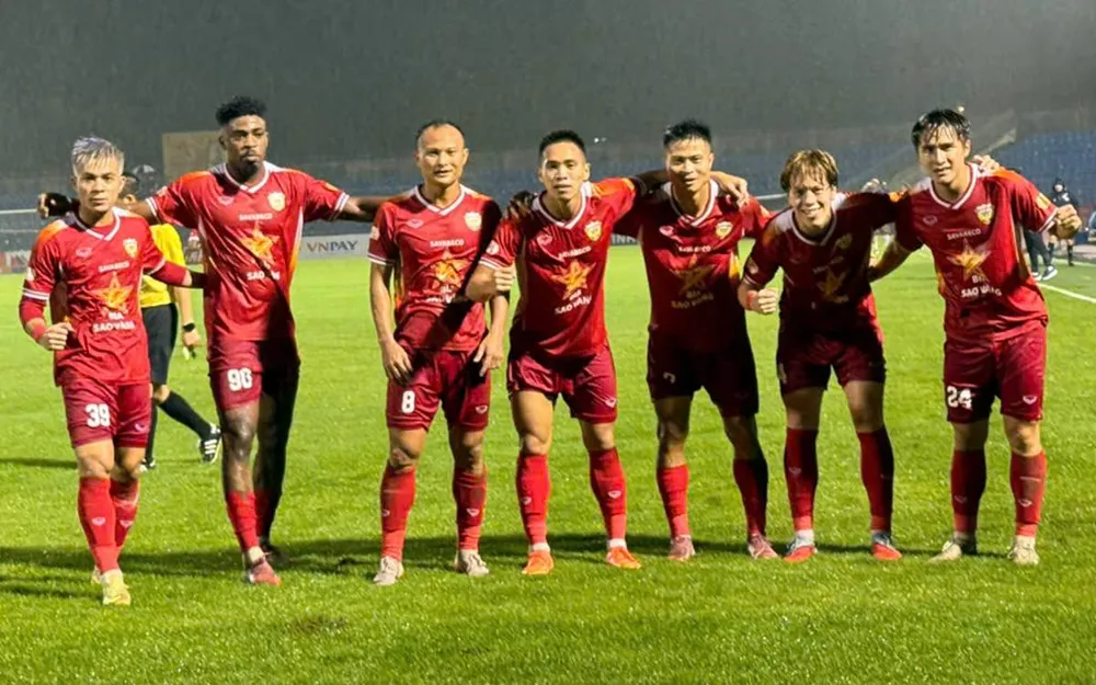 Niềm vui của Lê Viktor cùng các đồng đội tại Hà Tĩnh. ẢNH: TÂM HÀ