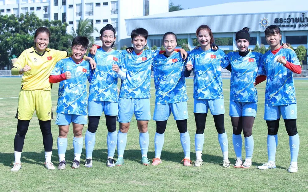 Các nữ tuyển thủ Việt Nam háo hức trước trận ra quân SEA Games 33. ẢNH: ANH THƯ