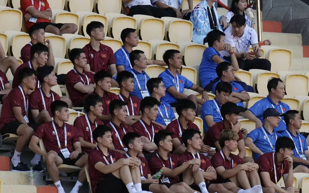 U22 Việt Nam đến sân Rajamangala theo dõi trận U22 Malaysia - U22 Lào. ẢNH: DŨNG PHƯƠNG 