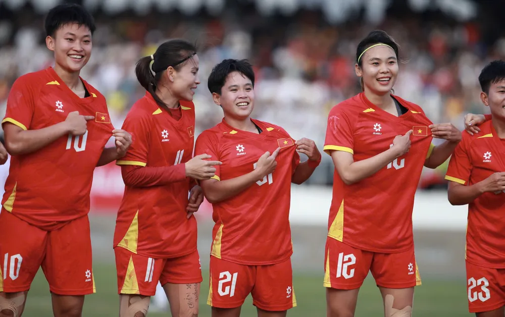 Niềm vui chiến thắng của đội tuyển nữ Việt Nam. ẢNH: DŨNG PHƯƠNG