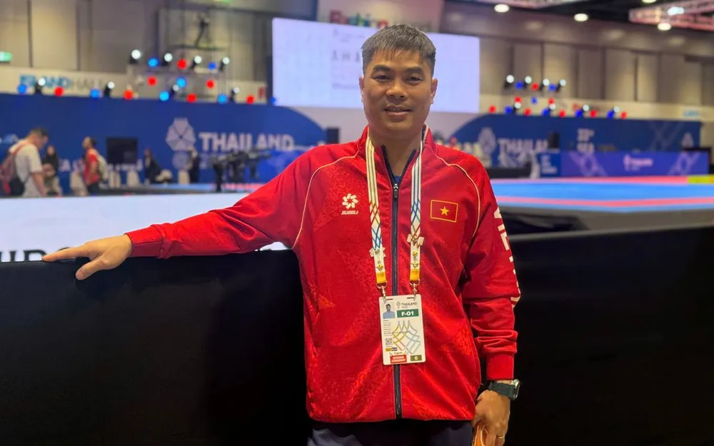 Bác sĩ Trần Văn Hà của Đoàn Thể thao Việt Nam tại SEA Games 33. ẢNH: HỮU THÀNH