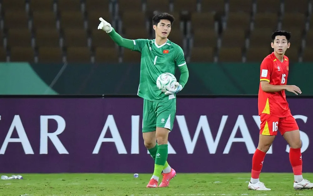 Thủ môn Trần Trung Kiên động viên các đồng đội. ẢNH: AFC 