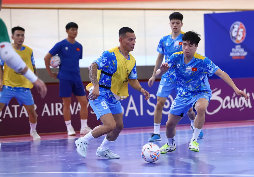 Futsal Việt Nam n&acirc;ng khối lượng tập luyện l&ecirc;n 2 buổi, l&agrave;m quen địa điểm thi  đấu | CHUY&Ecirc;N TRANG THỂ THAO