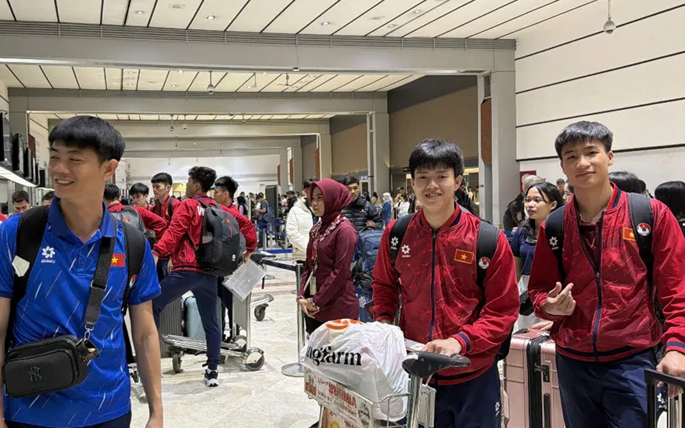 Đội tuyển futsal Việt Nam trở về nước. ẢNH: PHAN HỒNG 
